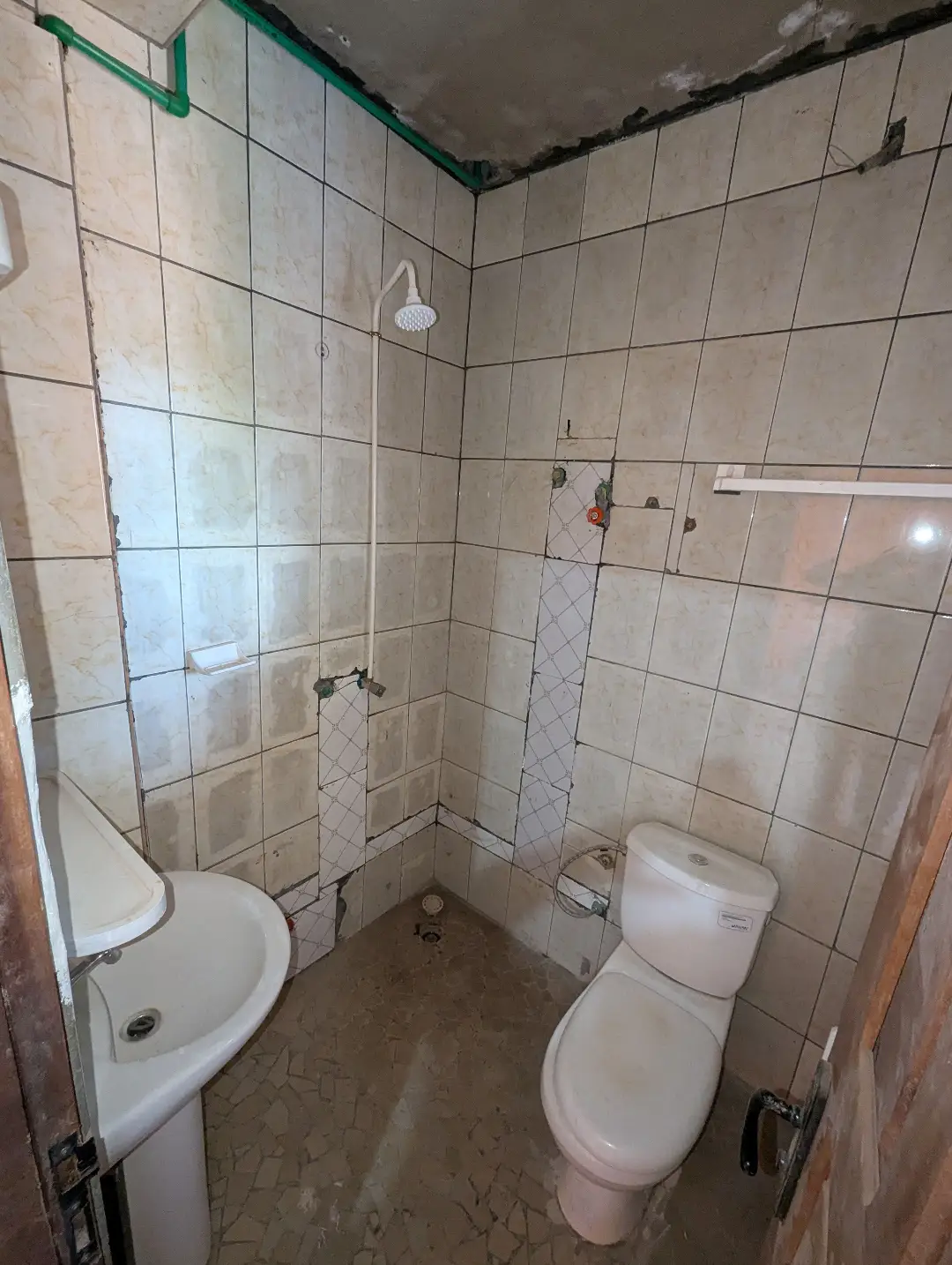 Chambre moderne à louer à Bafoussam Palace - Image 6