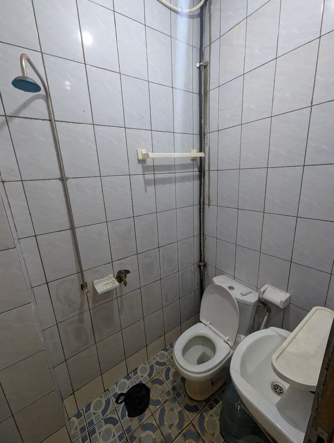 Studio moderne à louer à Bafoussam Carrefour Explosif - Image 6