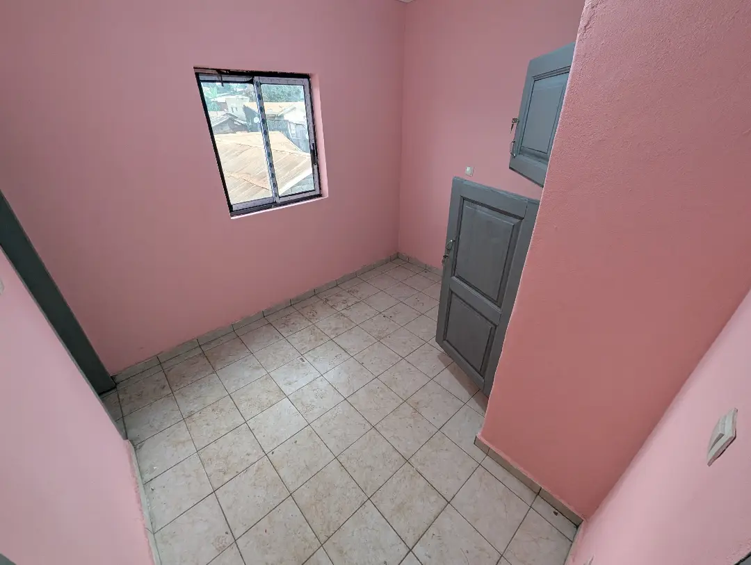 Studio moderne à louer à Bafoussam Touristique - Image 6