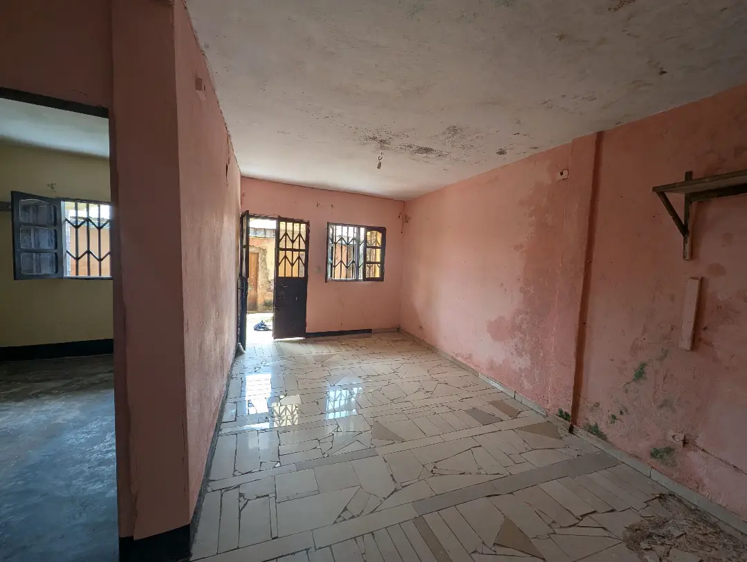Studio moderne à louer à Bafoussam Carrefour Le Maire - Image 6