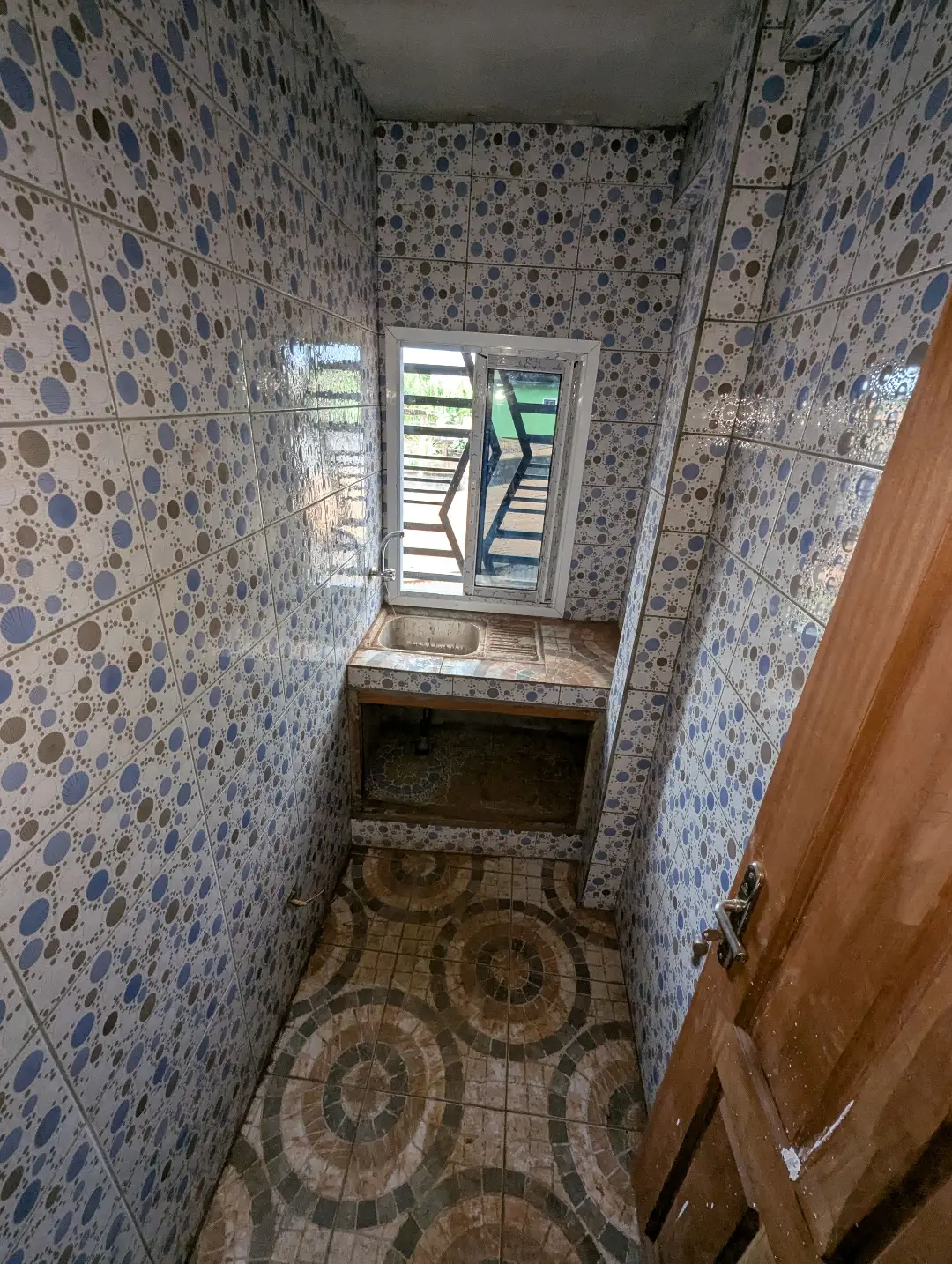 Studio moderne à louer à Bafoussam Kouongouo - Image 6