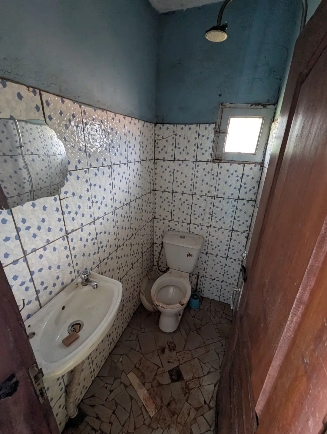 Studio moderne à louer à Bafoussam Entree De La Ville - Image 6
