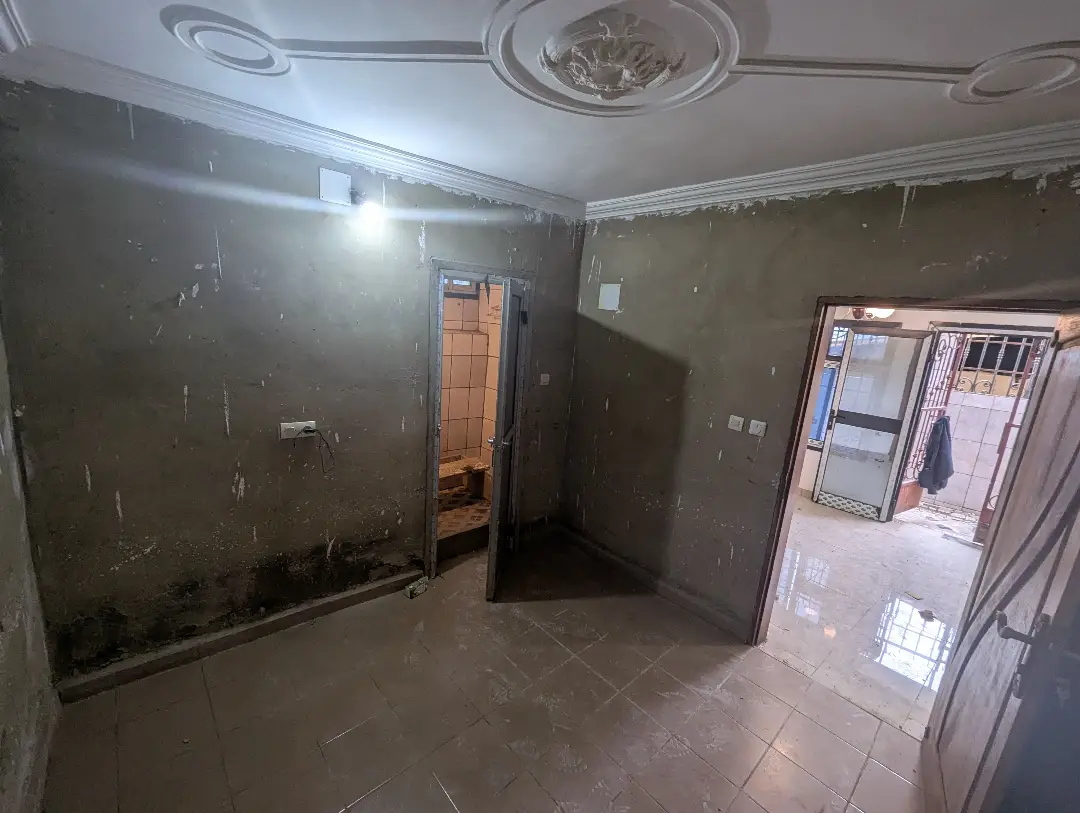Studio moderne à louer à Bafoussam Michou Bar - Image 6