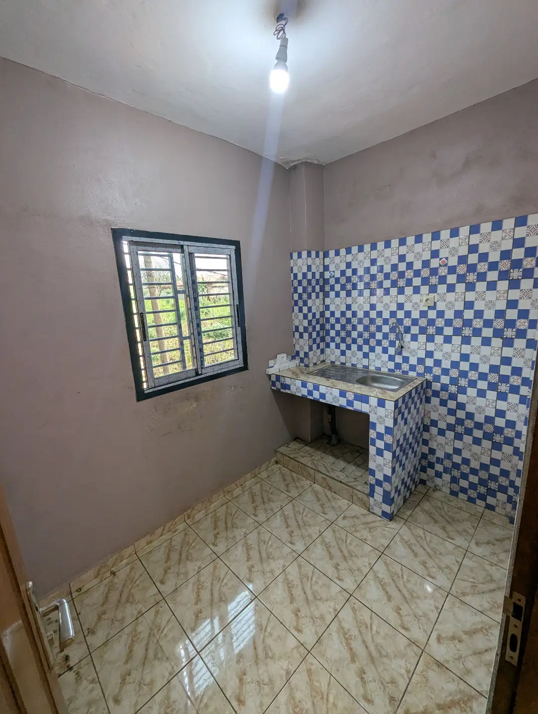 Studio moderne à louer à Bafoussam Kamkop - Image 6