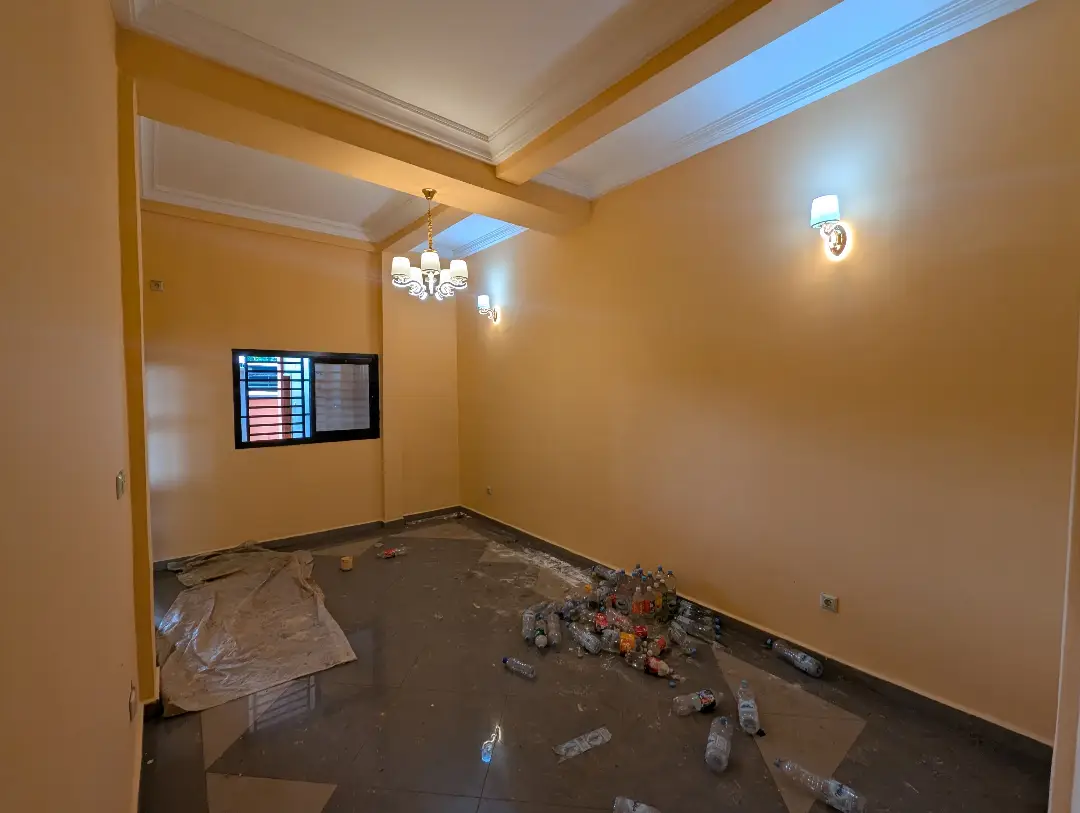Studio moderne à louer à Bafoussam Entree De La Ville - Image 6