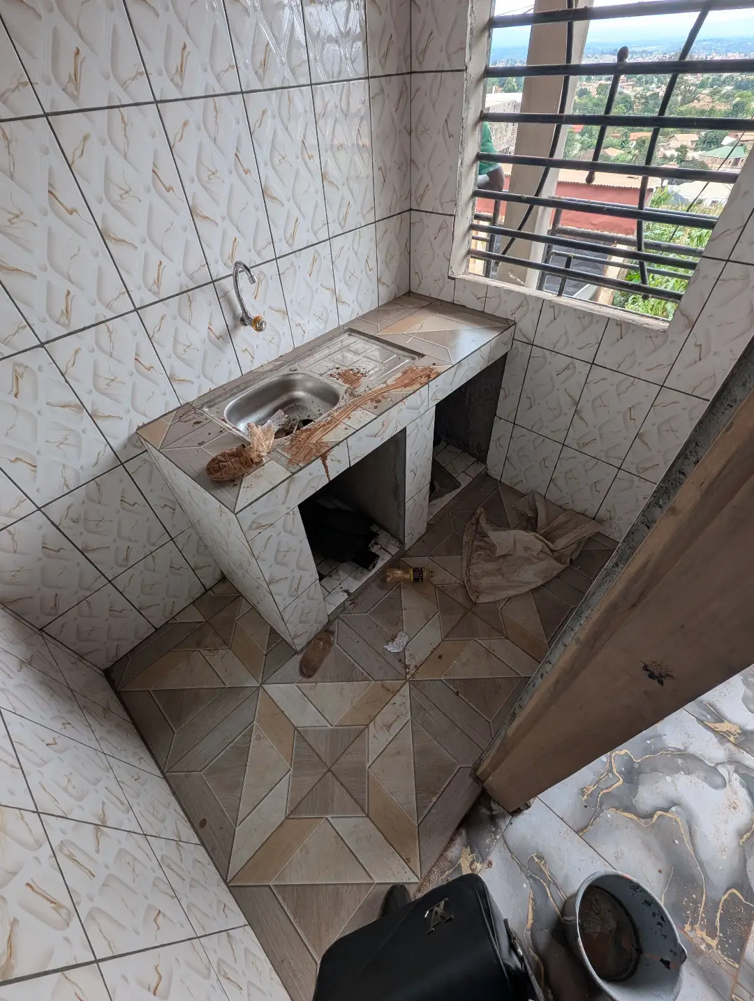 Studio moderne à louer à Bafoussam Carrefour Saint Thomas - Image 7