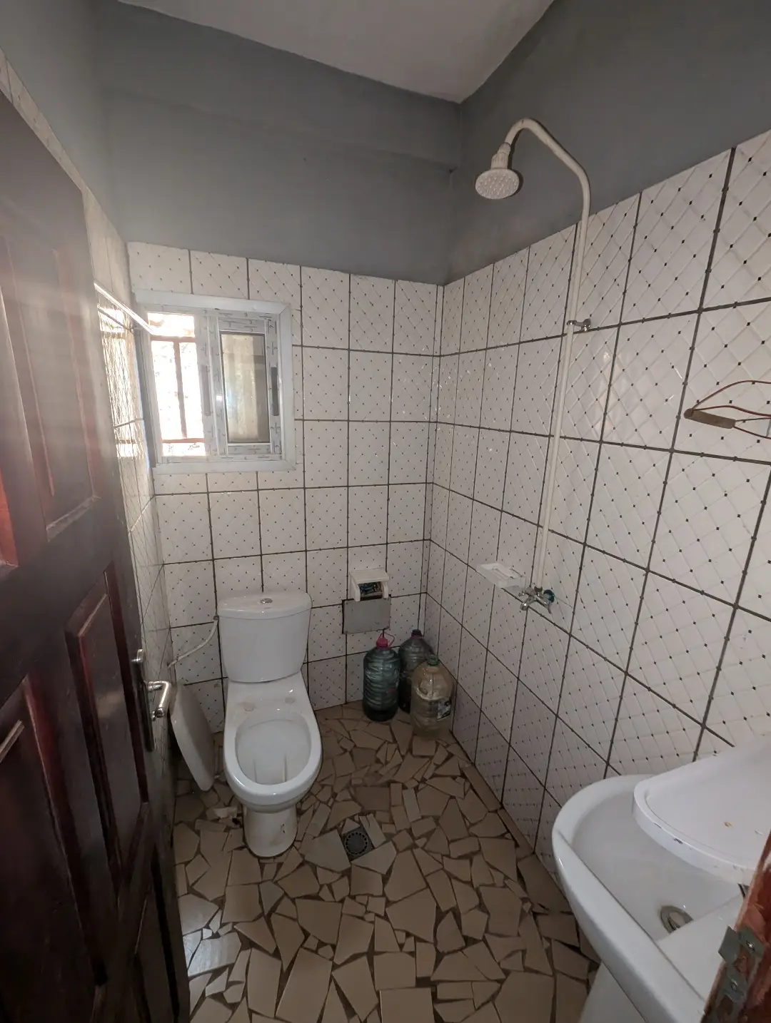 Chambre moderne à louer à Bafoussam Explosif - Image 7