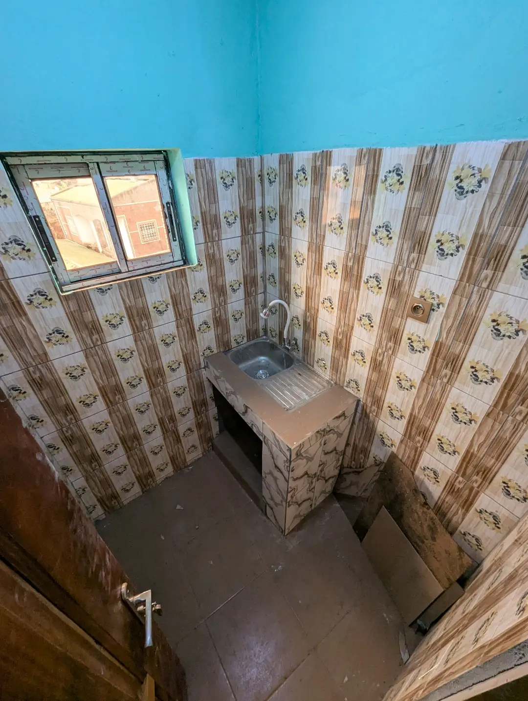 Studio moderne à louer à Bafoussam Derriere L'hopital Regional - Image 7