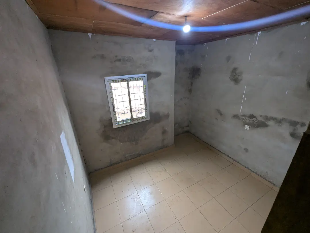 Studio moderne à louer à Bafoussam Derriere L'hopital Regional - Image 7