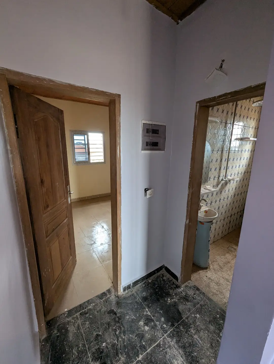 Studio moderne à louer à Bafoussam Tougang Ville - Image 7