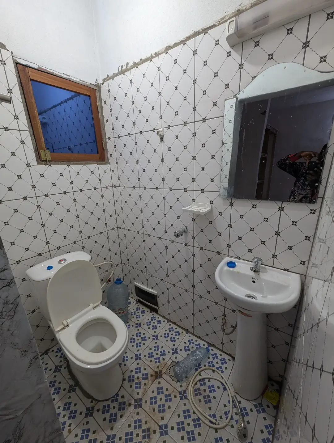 Chambre moderne à louer à Bafoussam 2eme Carrefour Eveche - Image 7