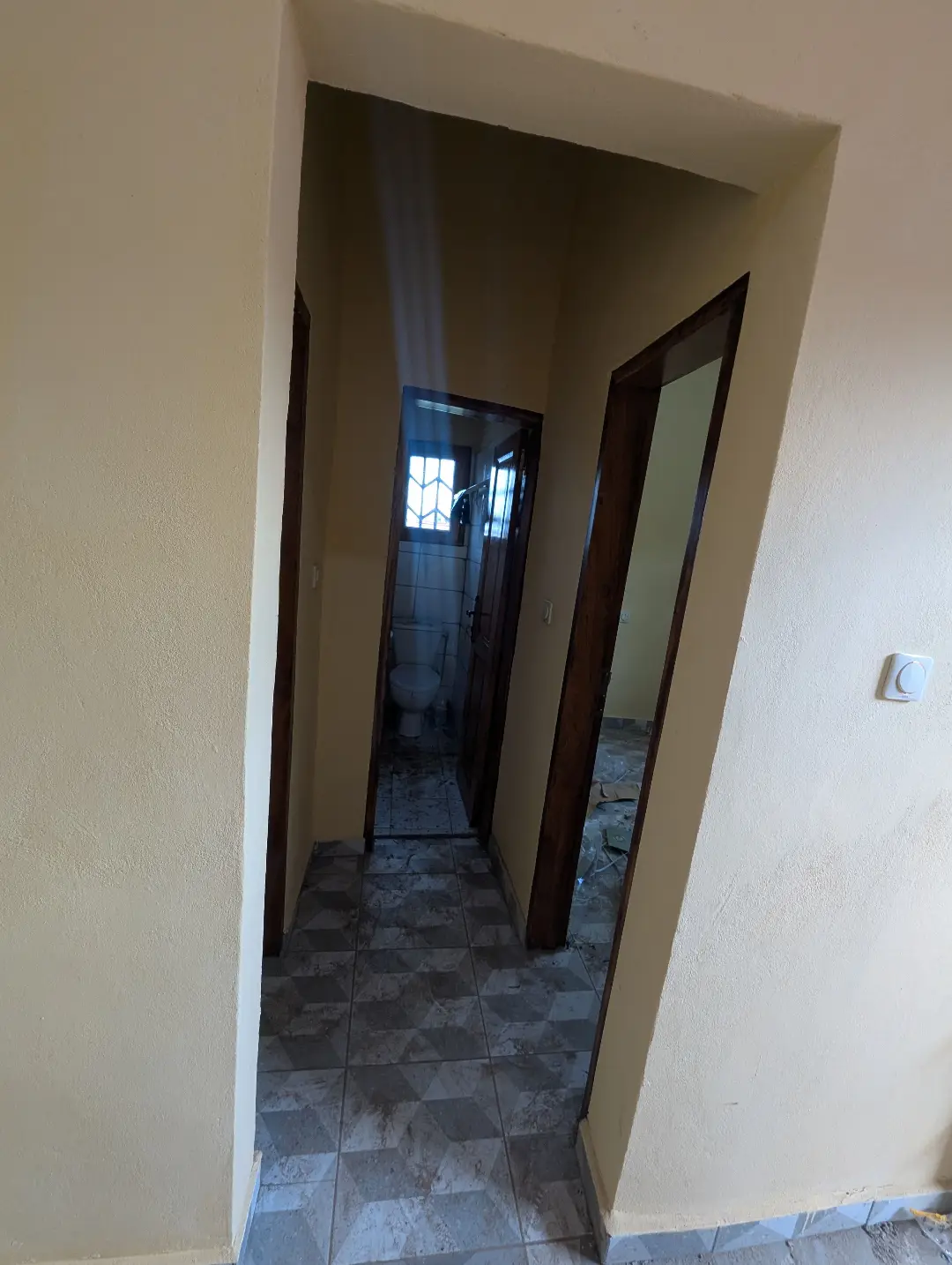 Studio moderne à louer à Bafoussam 2eme Carrefour Eveche - Image 7