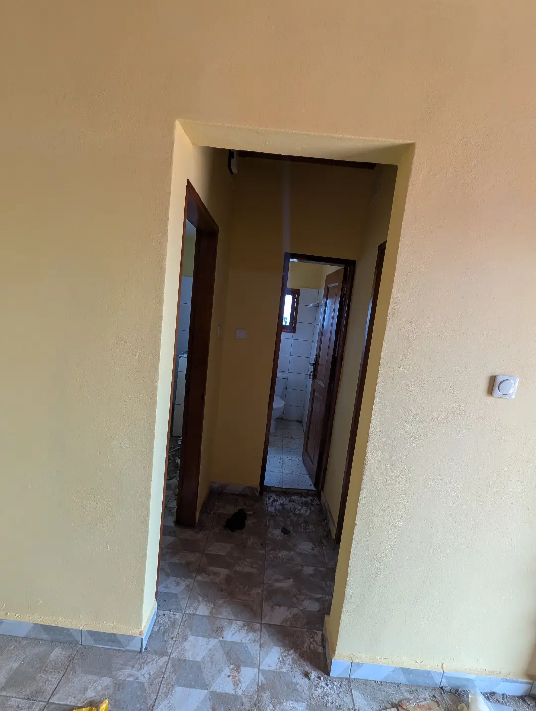 Studio moderne à louer à Bafoussam 2eme Carrefour Eveche - Image 7