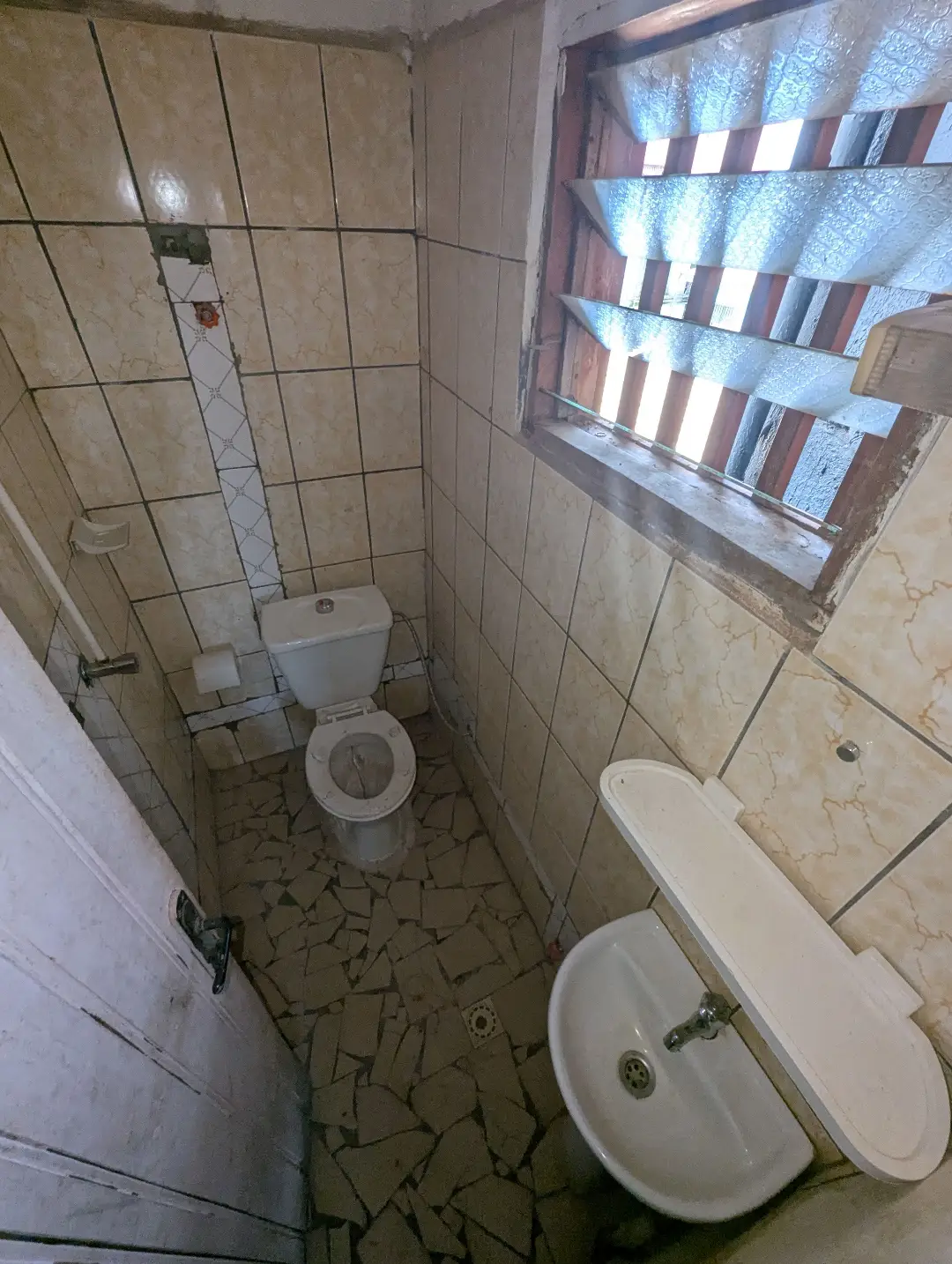 Studio moderne à louer à Bafoussam Palace - Image 7