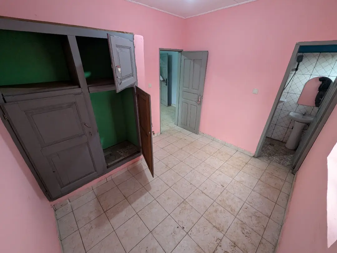 Studio moderne à louer à Bafoussam Touristique - Image 7