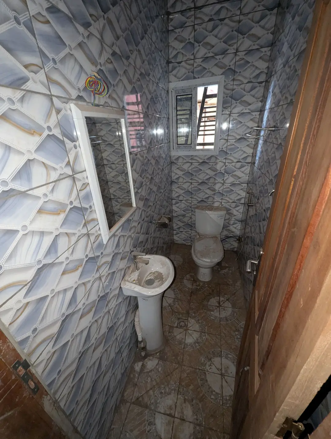 Studio moderne à louer à Bafoussam Kouongouo - Image 7