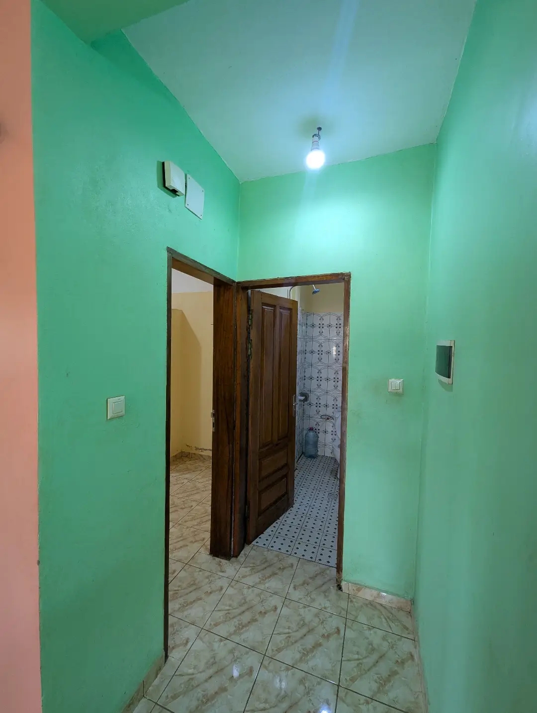 Studio moderne à louer à Bafoussam Kamkop - Image 7