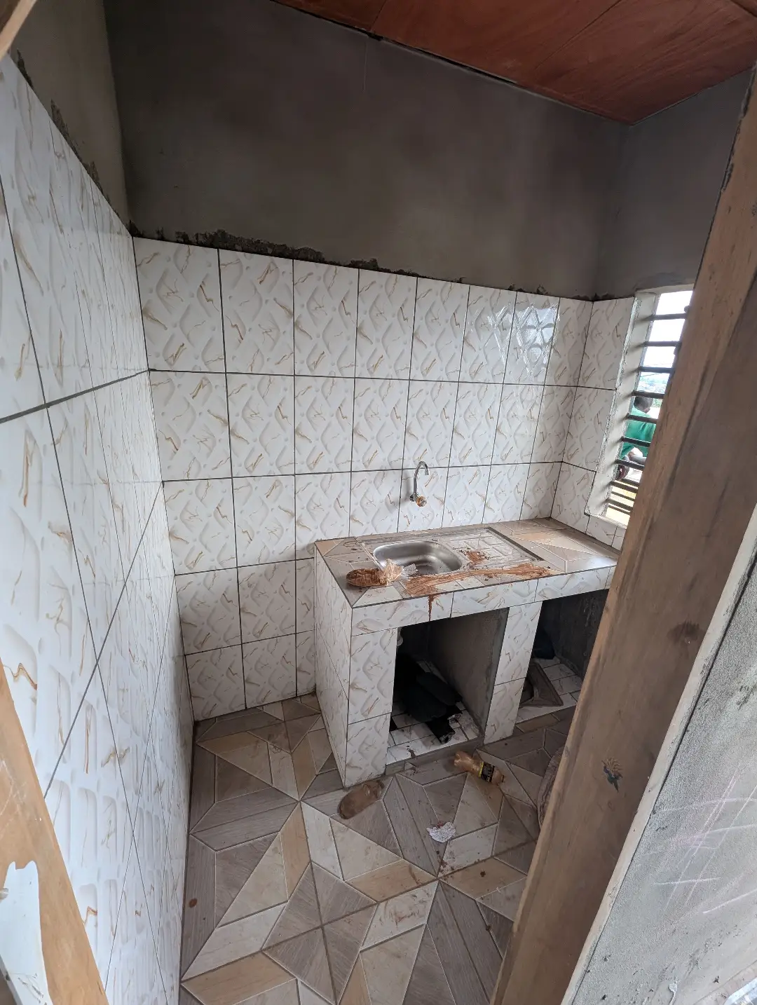 Studio moderne à louer à Bafoussam Carrefour Saint Thomas - Image 8