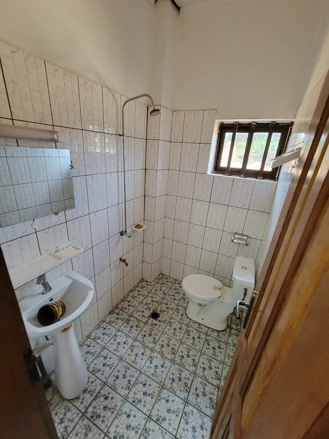 Studio moderne à louer à Bafoussam Lafe( Ta'a Mbah) - Image 8