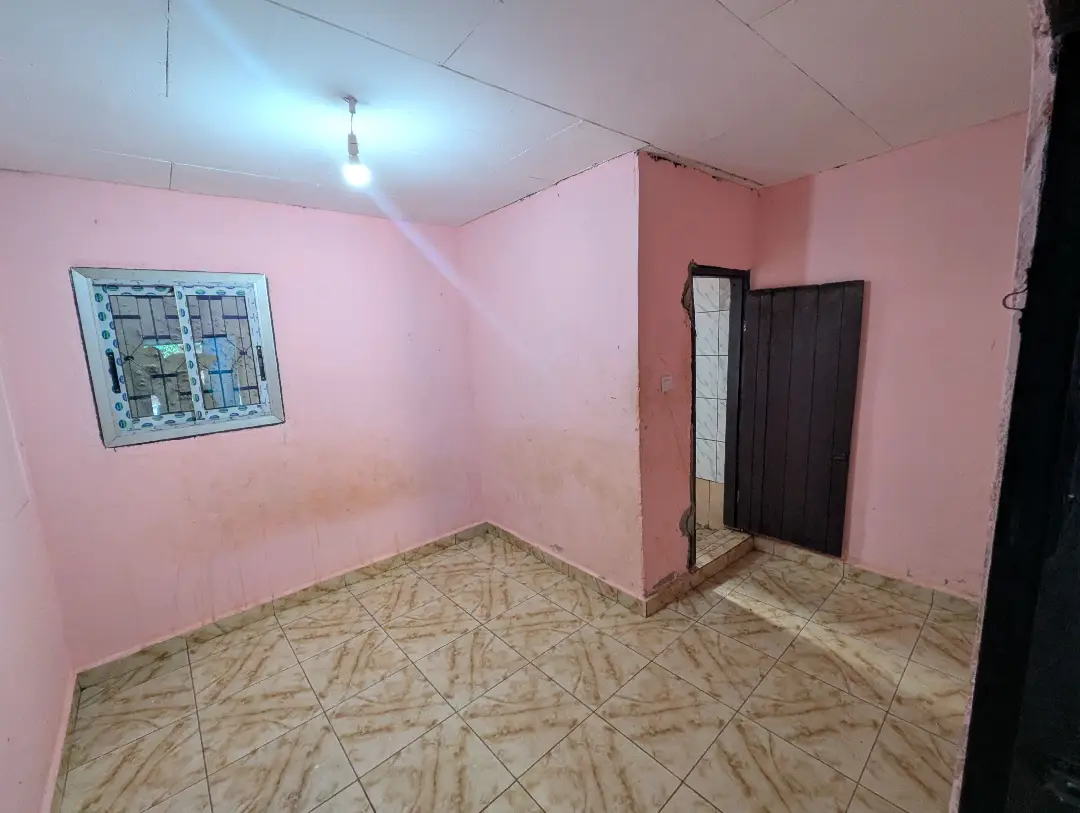 Studio moderne à louer à Bafoussam Terminus - Image 8