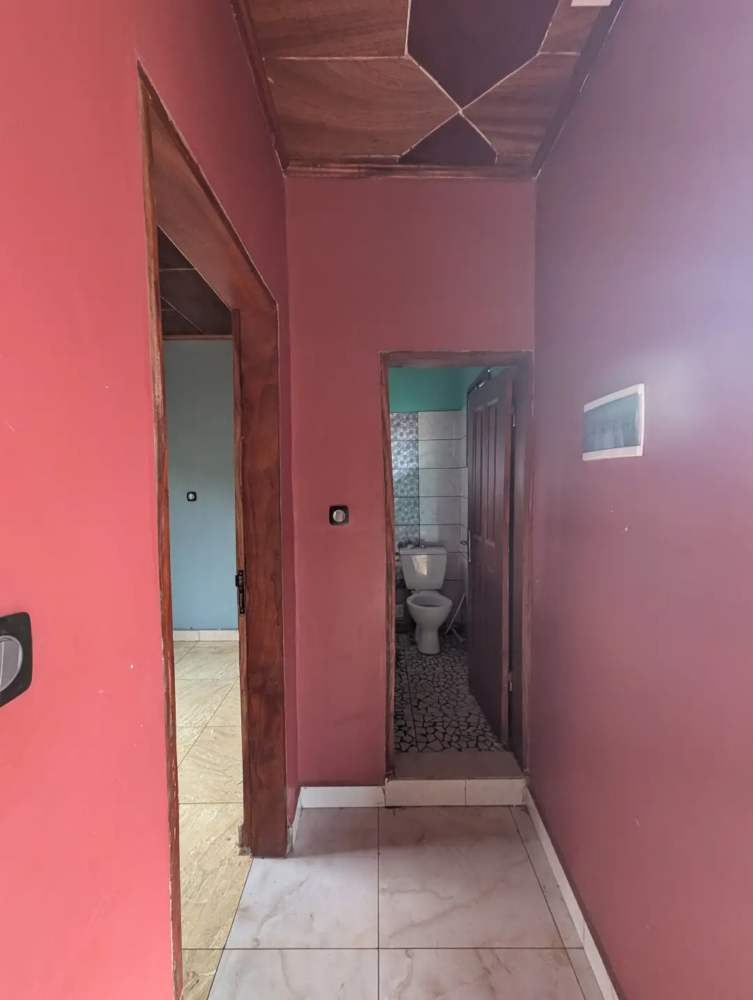 Studio moderne à louer à Bafoussam Explosif - Image 8