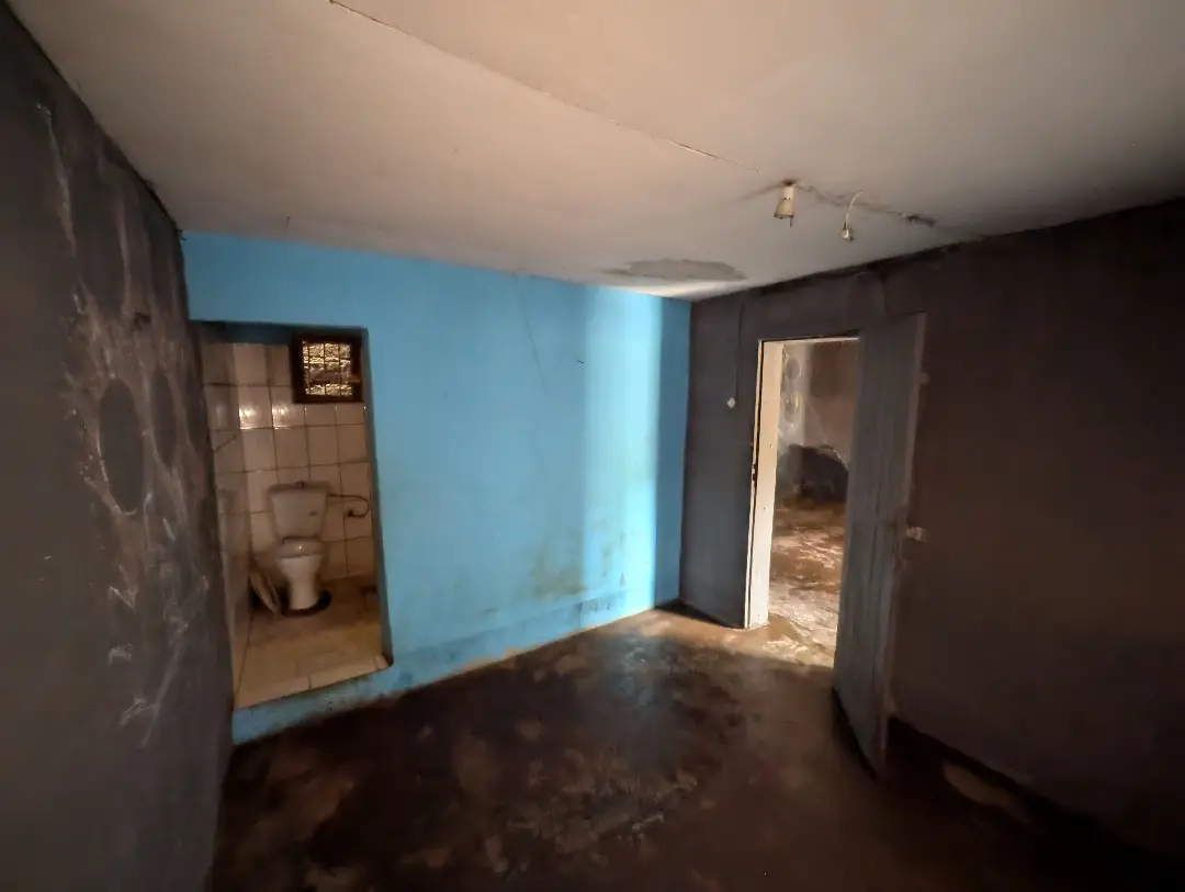 Studio moderne à louer à Bafoussam Gabon Bar - Image 8