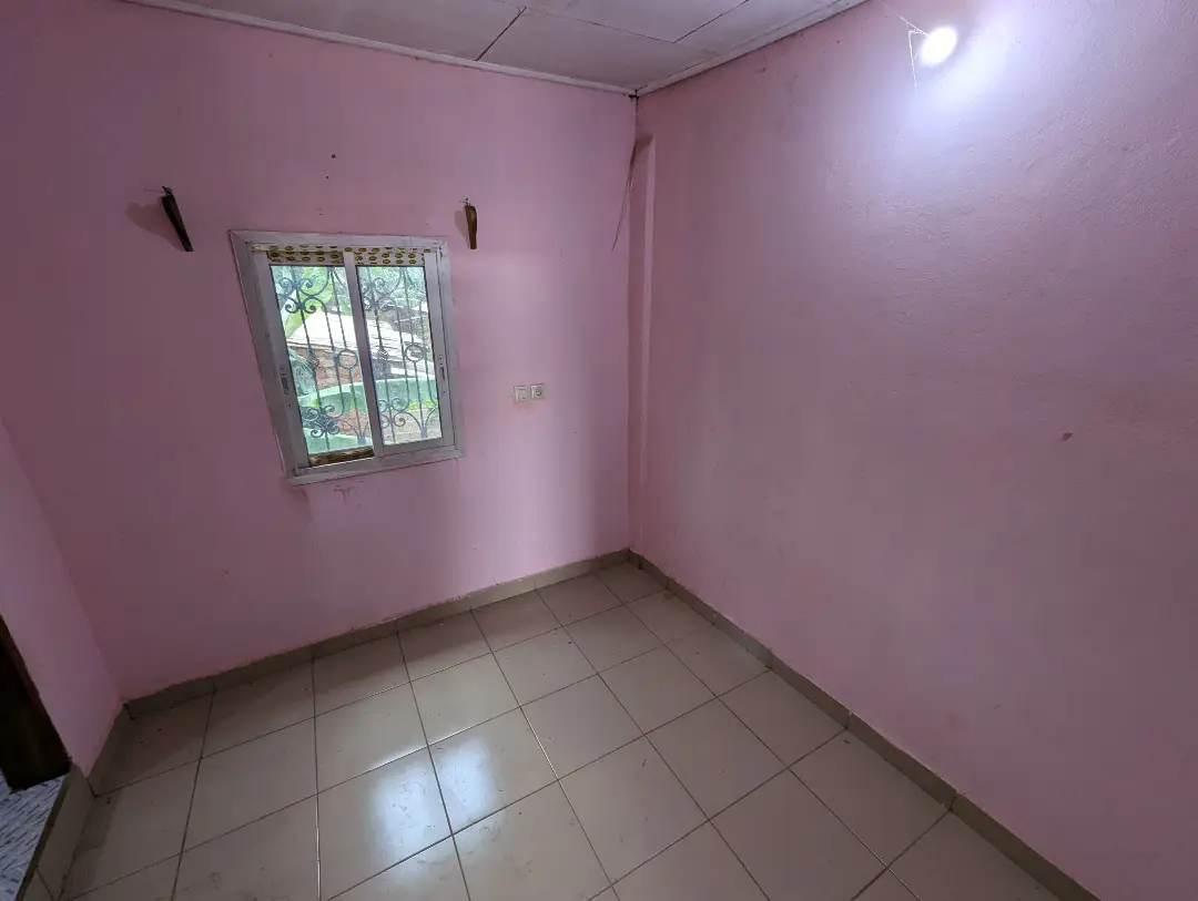 Studio moderne à louer à Bafoussam Camp Militaire - Image 8