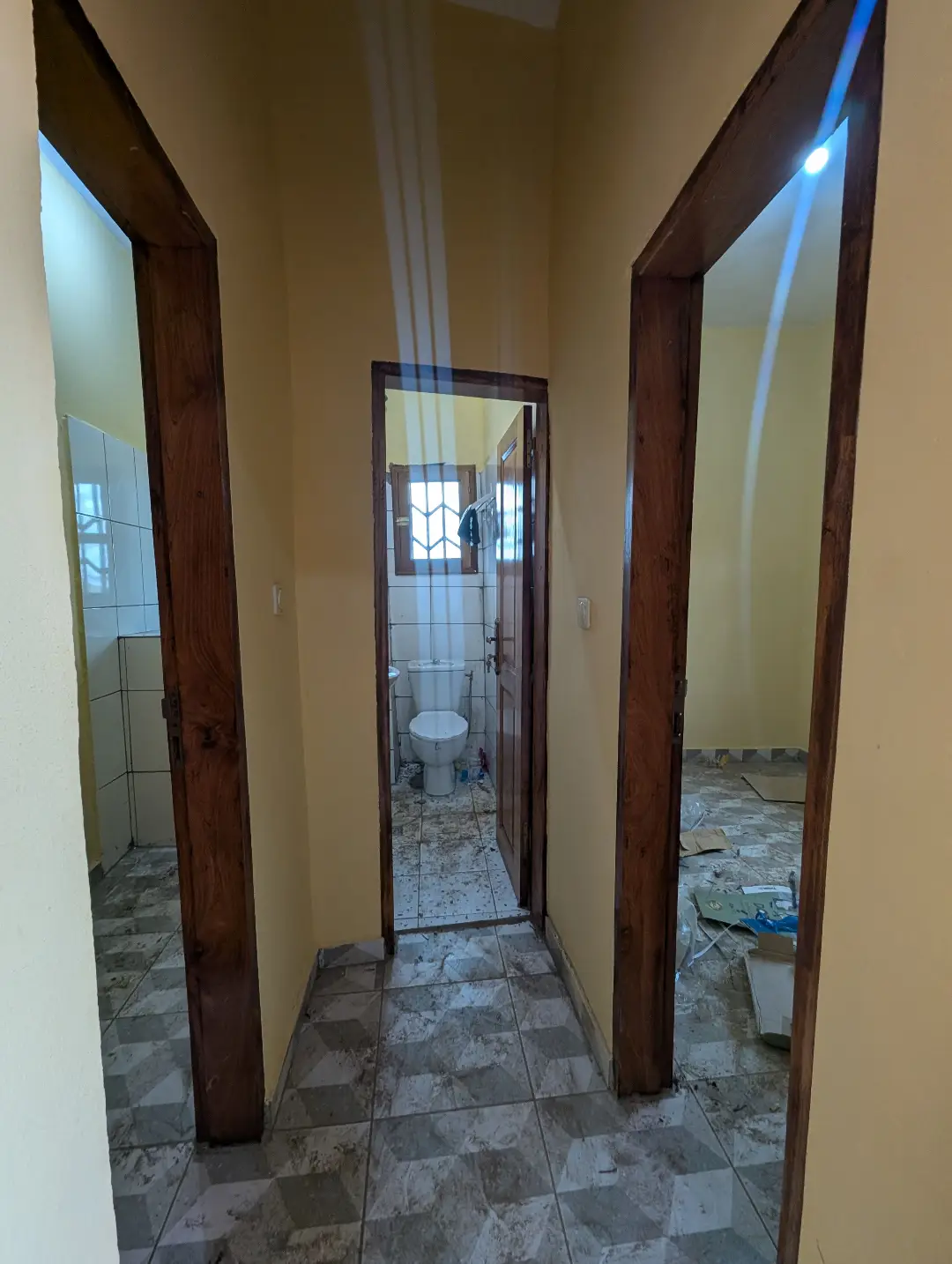 Studio moderne à louer à Bafoussam 2eme Carrefour Eveche - Image 8