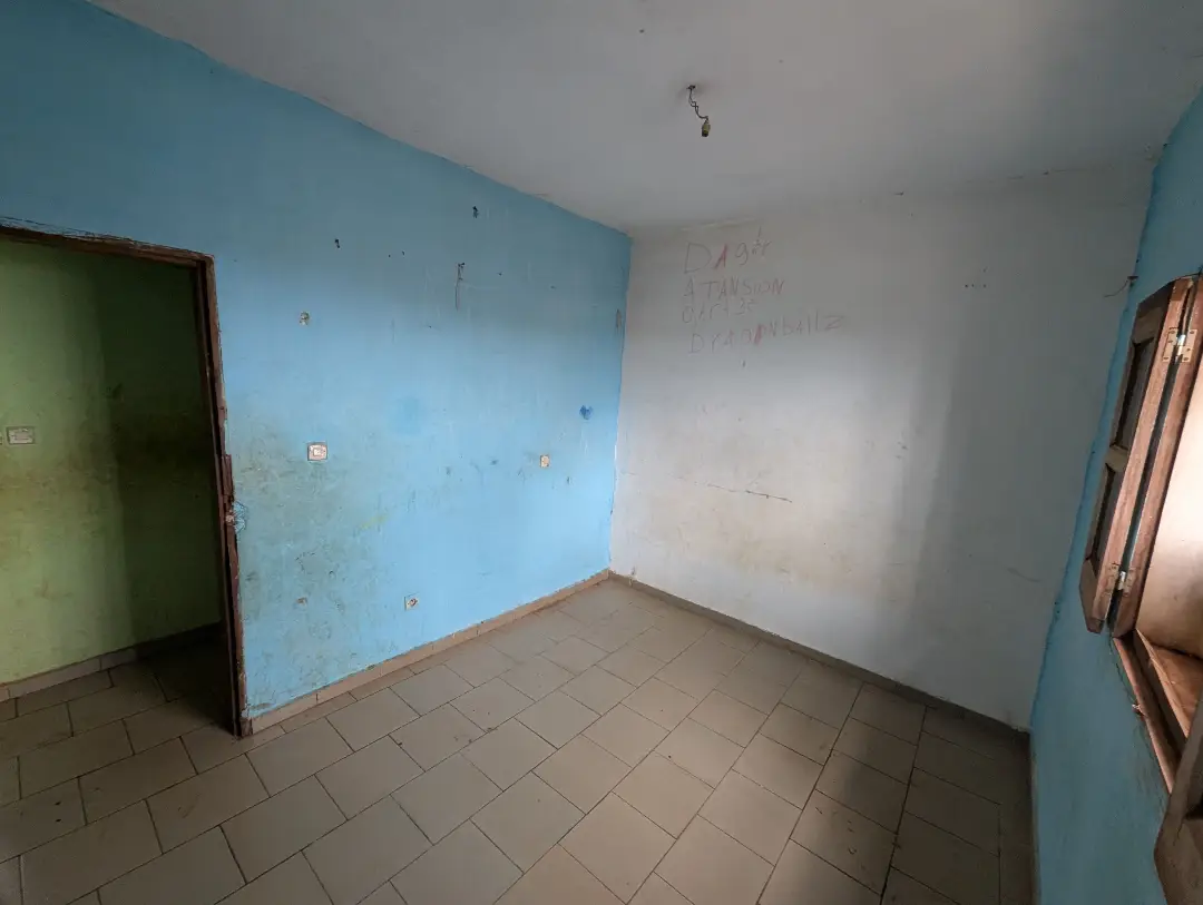 Studio moderne à louer à Bafoussam Colaco - Image 8