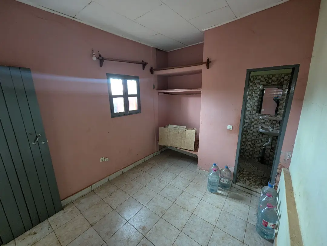 Studio moderne à louer à Bafoussam Pharmacie Salvia - Image 8