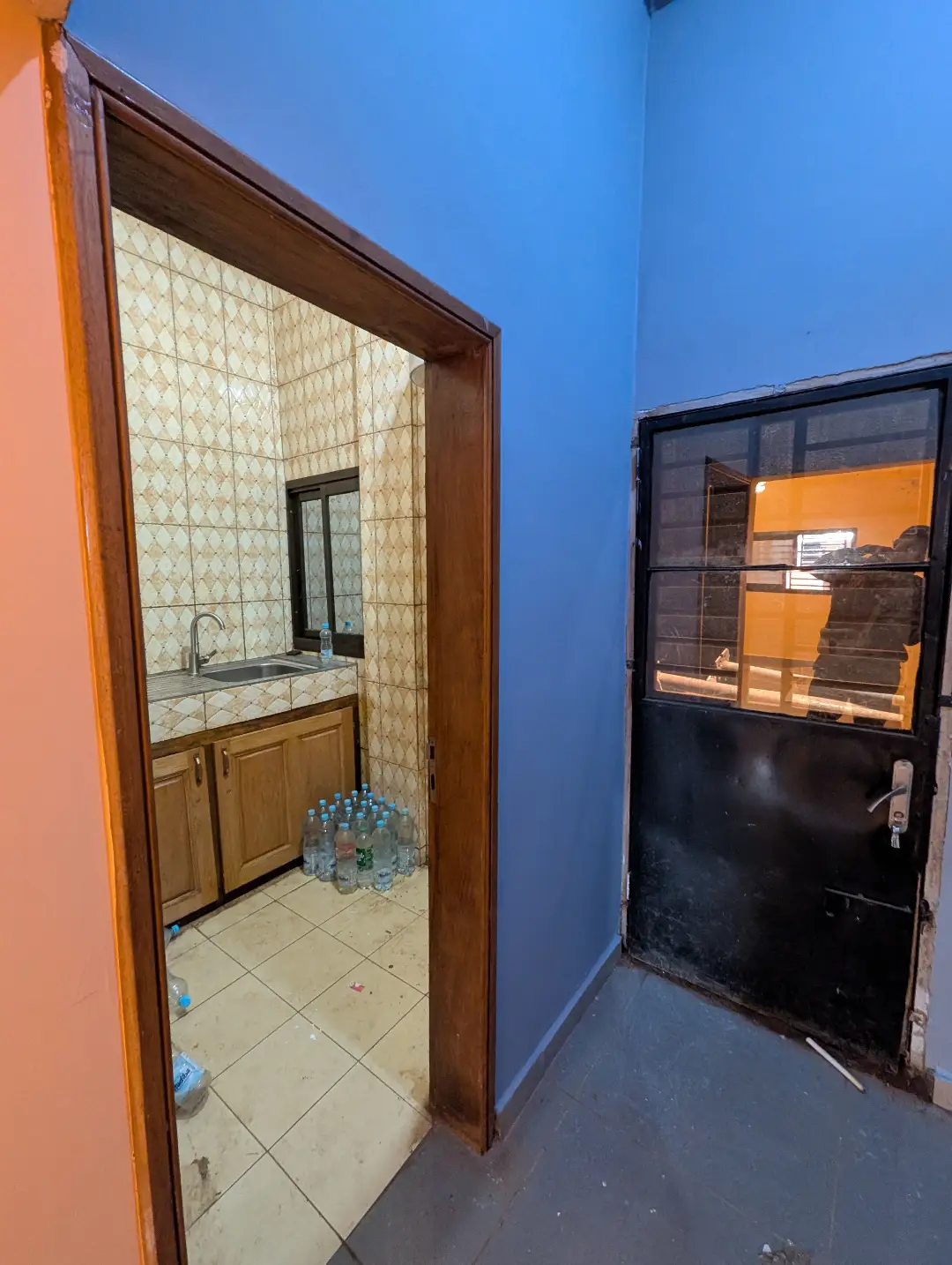 Studio moderne à louer à Bafoussam Entree De La Ville - Image 8