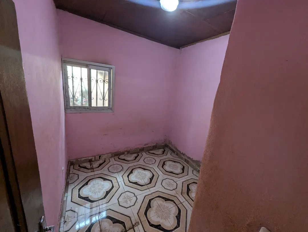 Studio moderne à louer à Bafoussam Terminus - Image 8