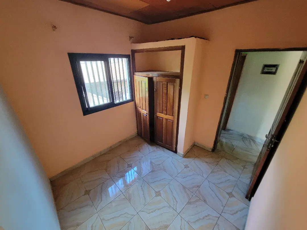 Studio moderne à louer à Bafoussam Entre Domicile (carrefour Can ) - Image 8