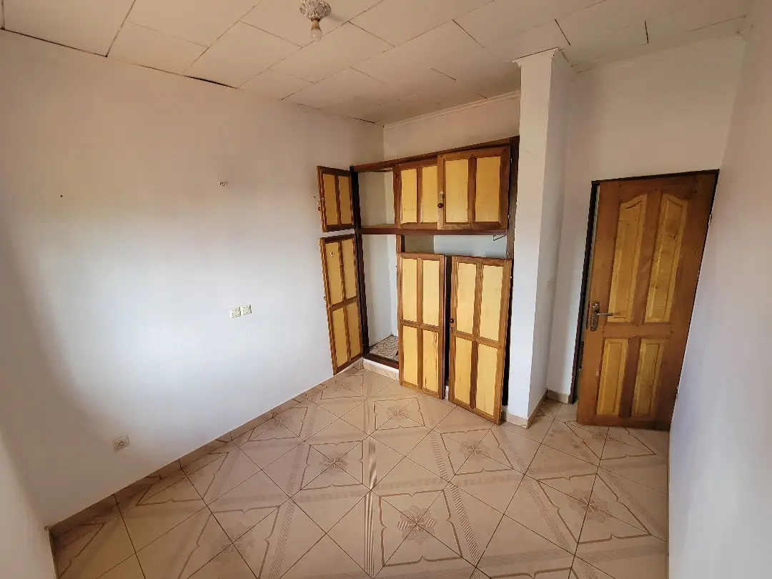 Studio moderne à louer à Bafoussam Lafe( Ta'a Mbah) - Image 9