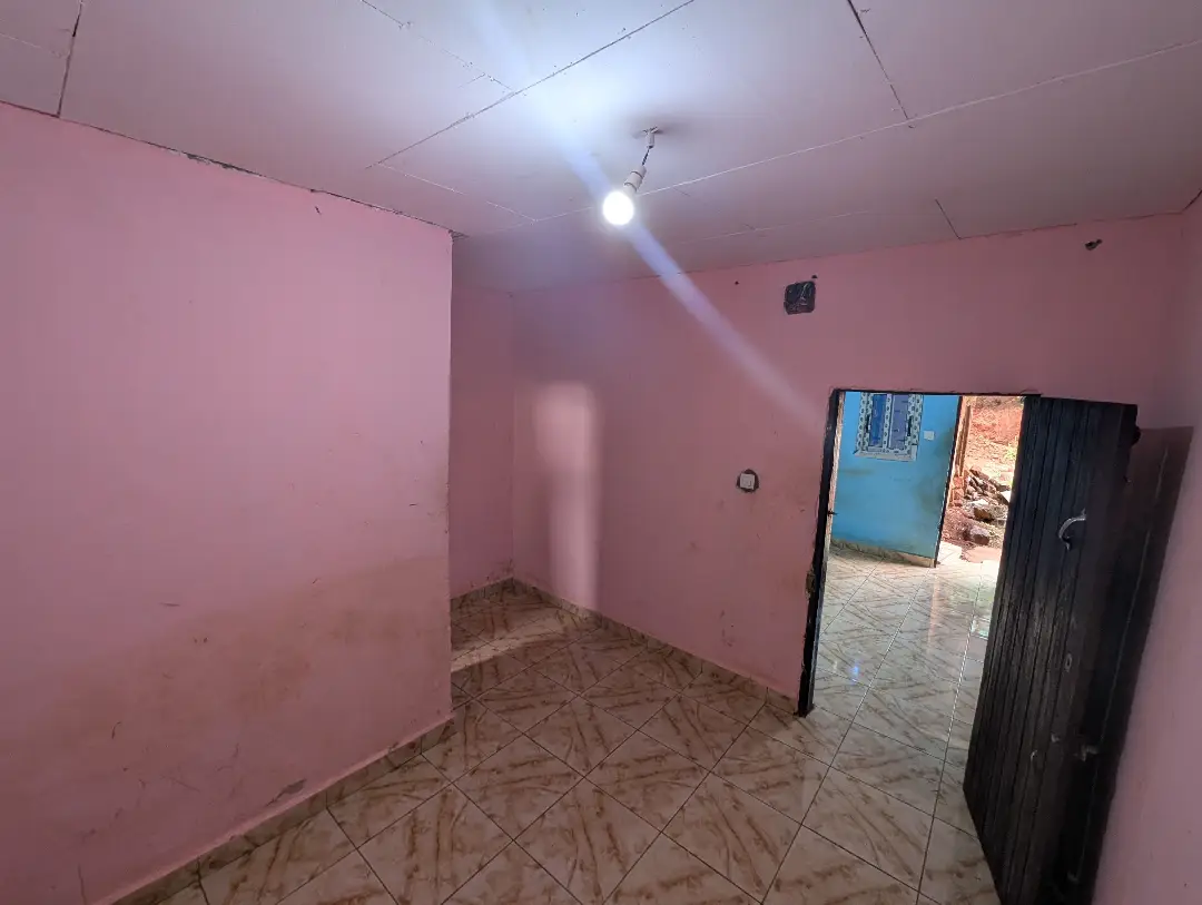 Studio moderne à louer à Bafoussam Terminus - Image 9
