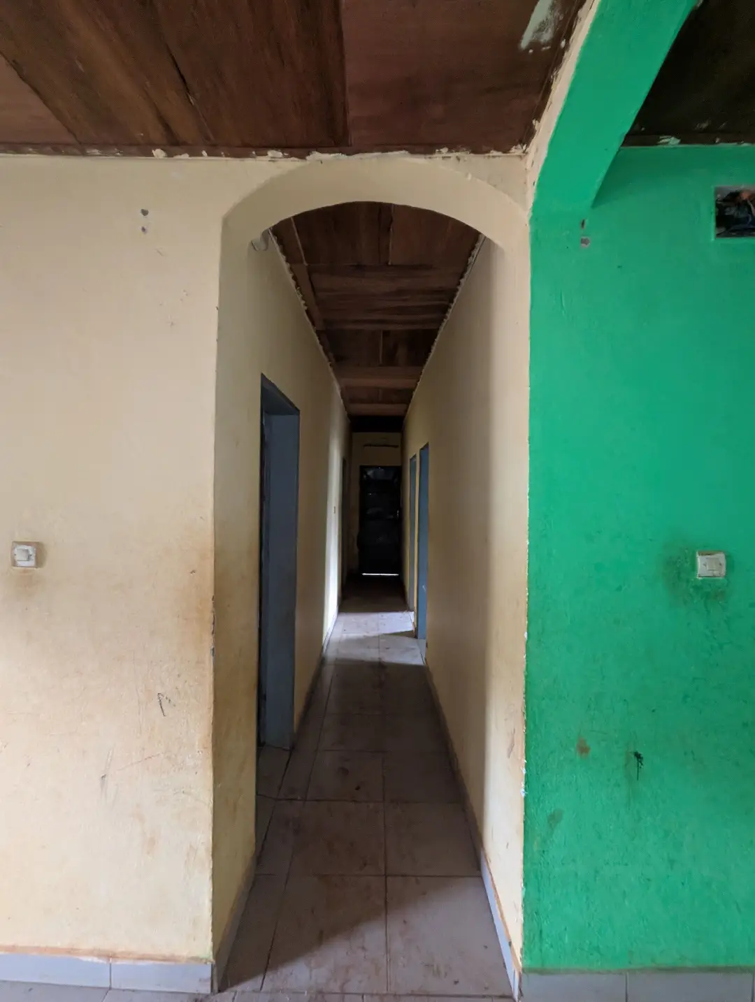 Maison moderne à louer à Bafoussam Boulevard Eveche - Image 9