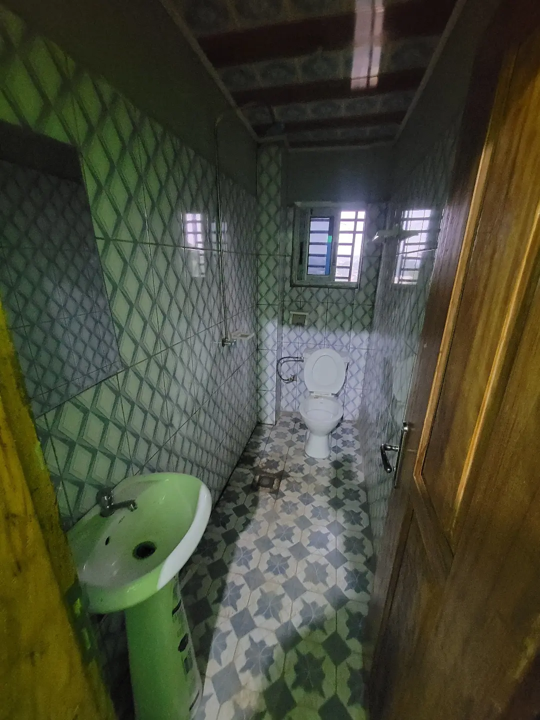 Studio moderne à louer à Bafoussam Ndze - Image 9