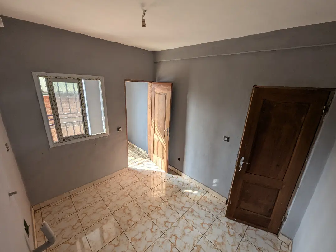 Appartement moderne à louer à Bafoussam Carrefour Explosif - Image 9