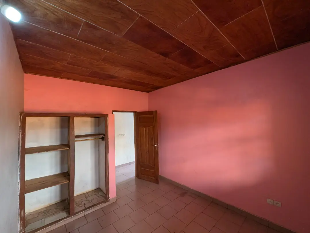 Appartement moderne à louer à Bafoussam Pont Voltaire - Image 9