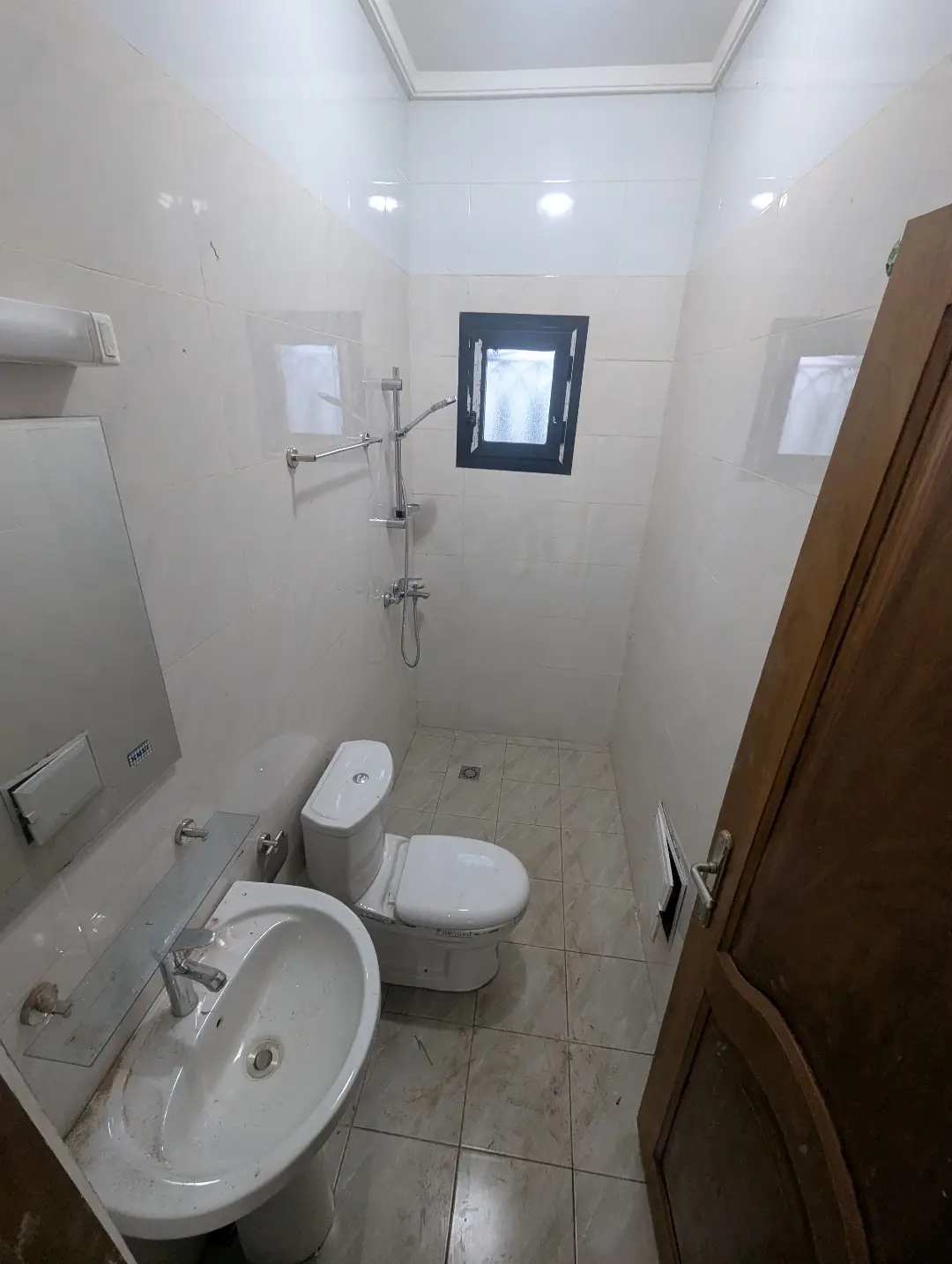 Appartement moderne à louer à Bafoussam A Proximite Du Carrefour Explosif - Image 9