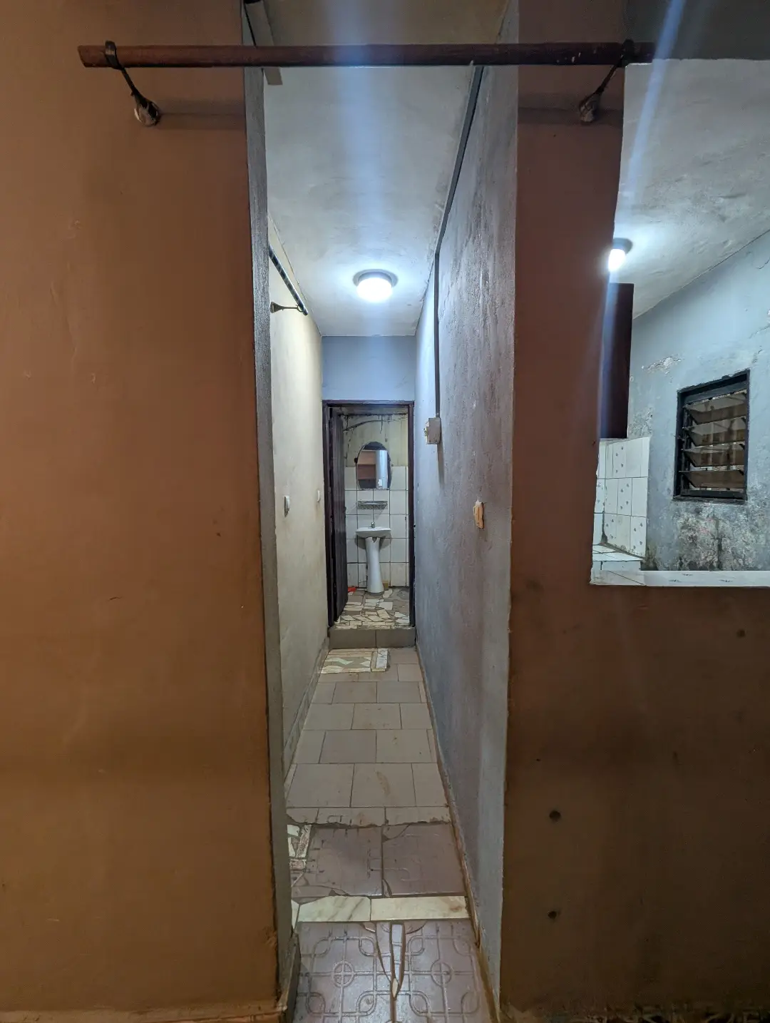 Studio moderne à louer à Bafoussam Socada - Image 9