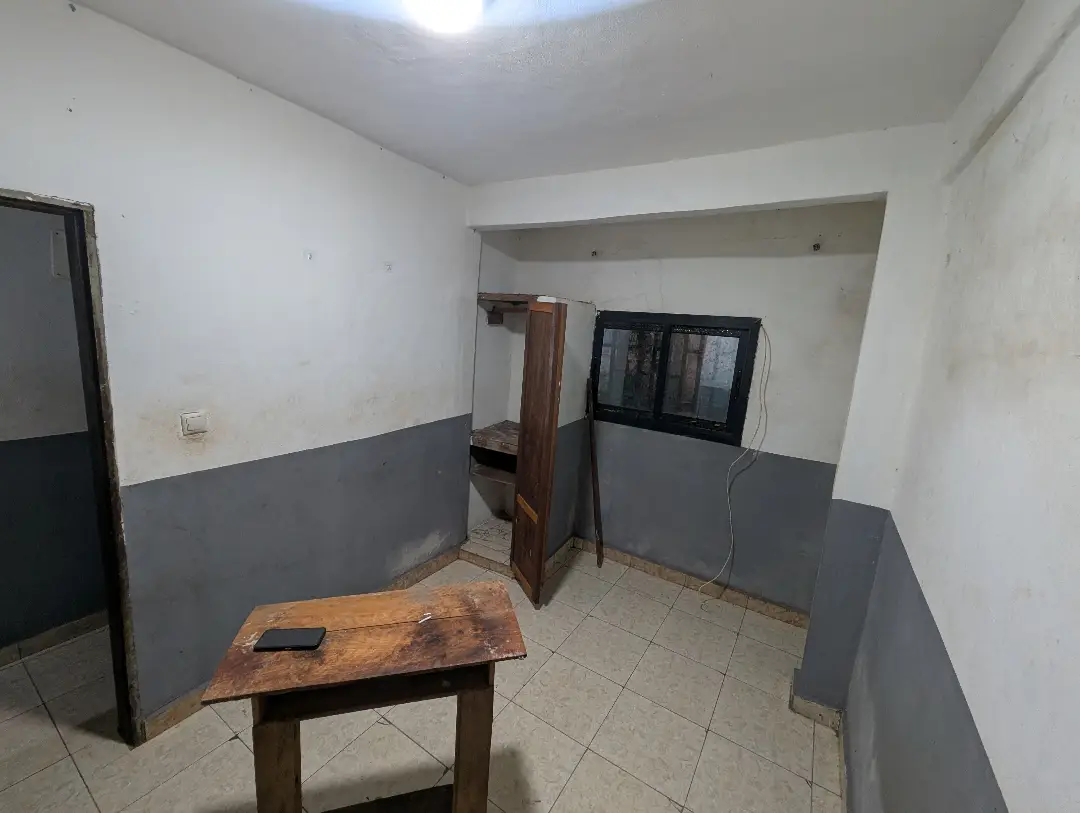 Studio moderne à louer à Bafoussam Socada - Image 9