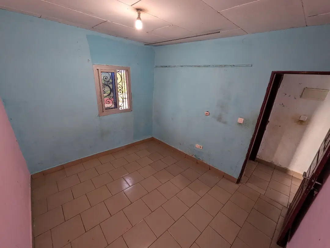 Studio moderne à louer à Bafoussam Taa Mbah - Image 9