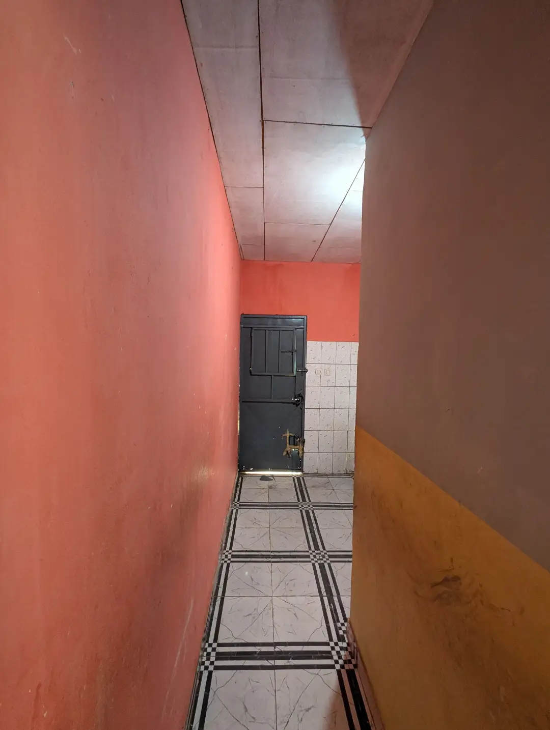 Appartement moderne à louer à Bafoussam Gabon Bar - Image 9