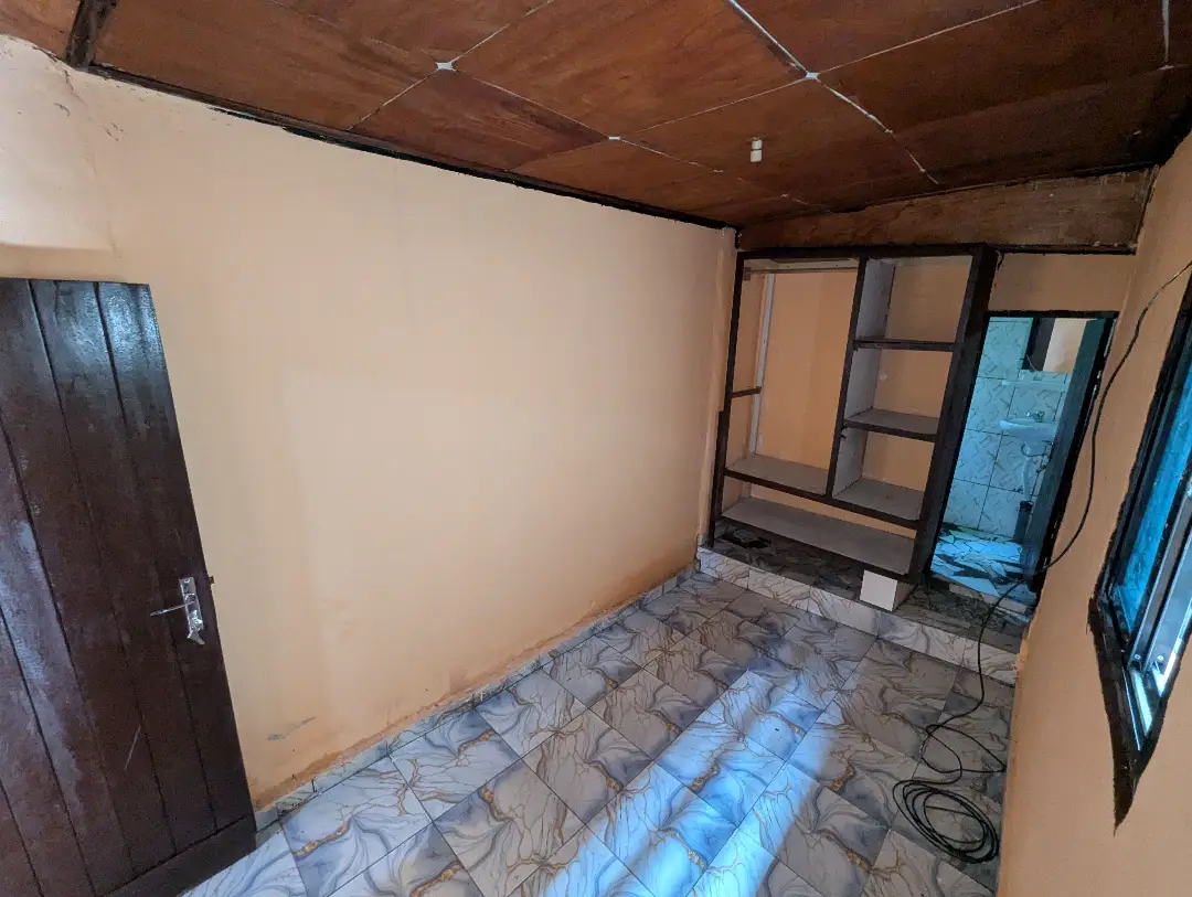 Studio moderne à louer à Bafoussam Nouveau Quariter Kamkop - Image 9