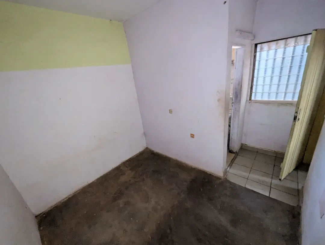 Studio moderne à louer à Bafoussam Palace - Image 9