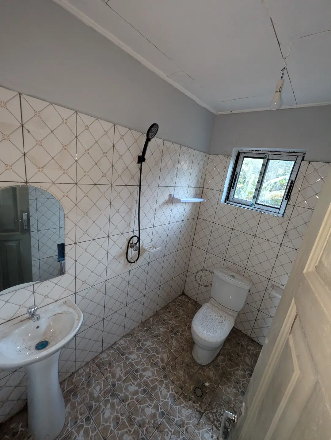 Studio moderne à louer à Bafoussam Touristique - Image 9