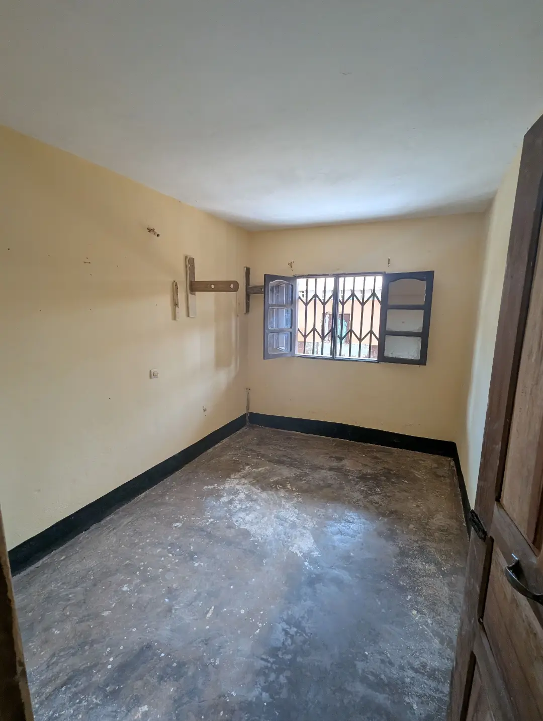 Studio moderne à louer à Bafoussam Carrefour Le Maire - Image 9