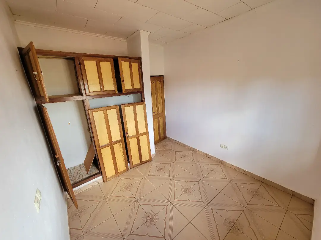Studio moderne à louer à Bafoussam Lafe( Ta'a Mbah) - Image 10