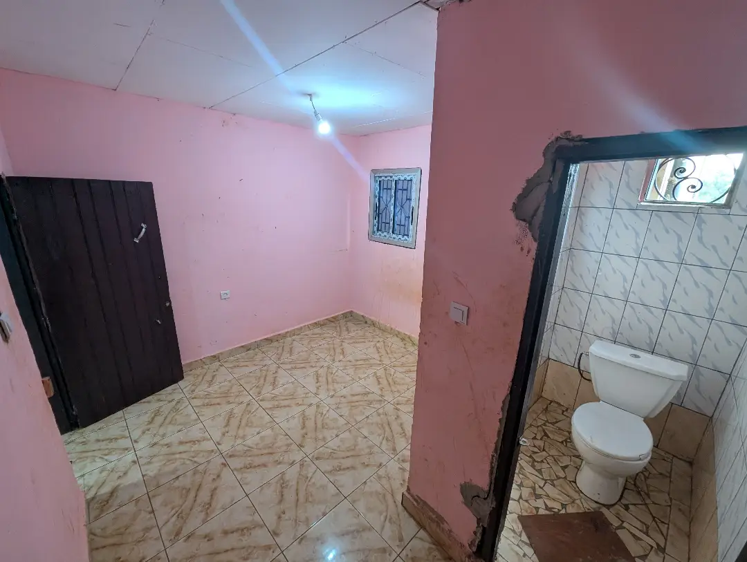 Studio moderne à louer à Bafoussam Terminus - Image 10